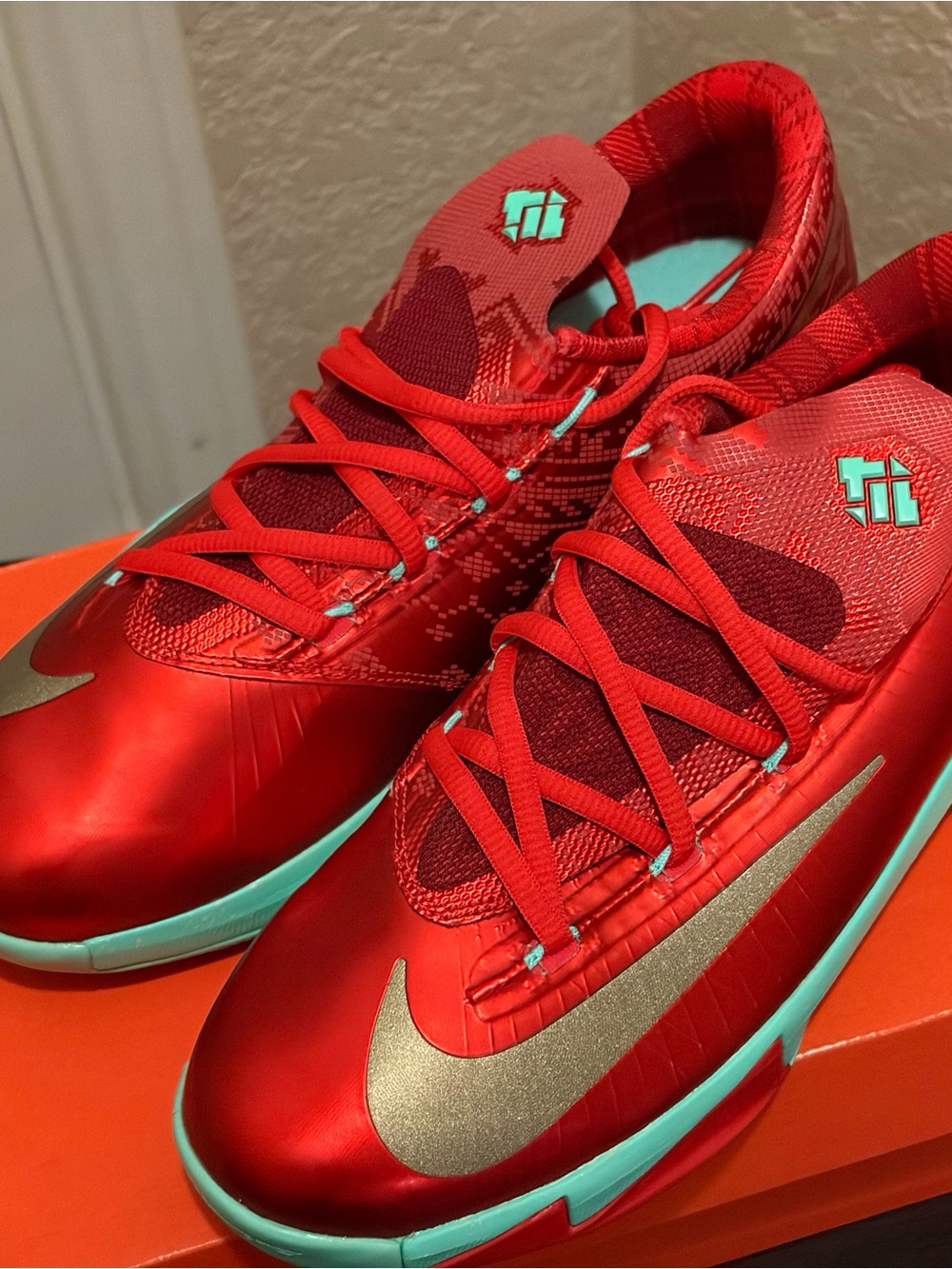 Nike KD 6 Christmas - 599477-601 Youth Size 6 NIB